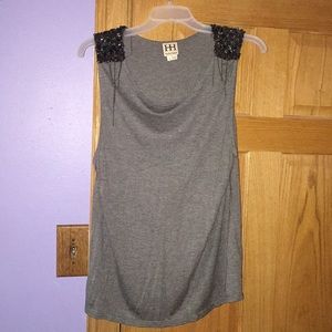 Tank top with chain link on shoulders